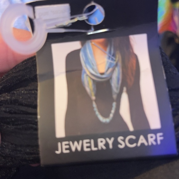 #365 (NWT)Ladies black Scarf with shimmer, had attached silver toned jewelry - Picture 4 of 13